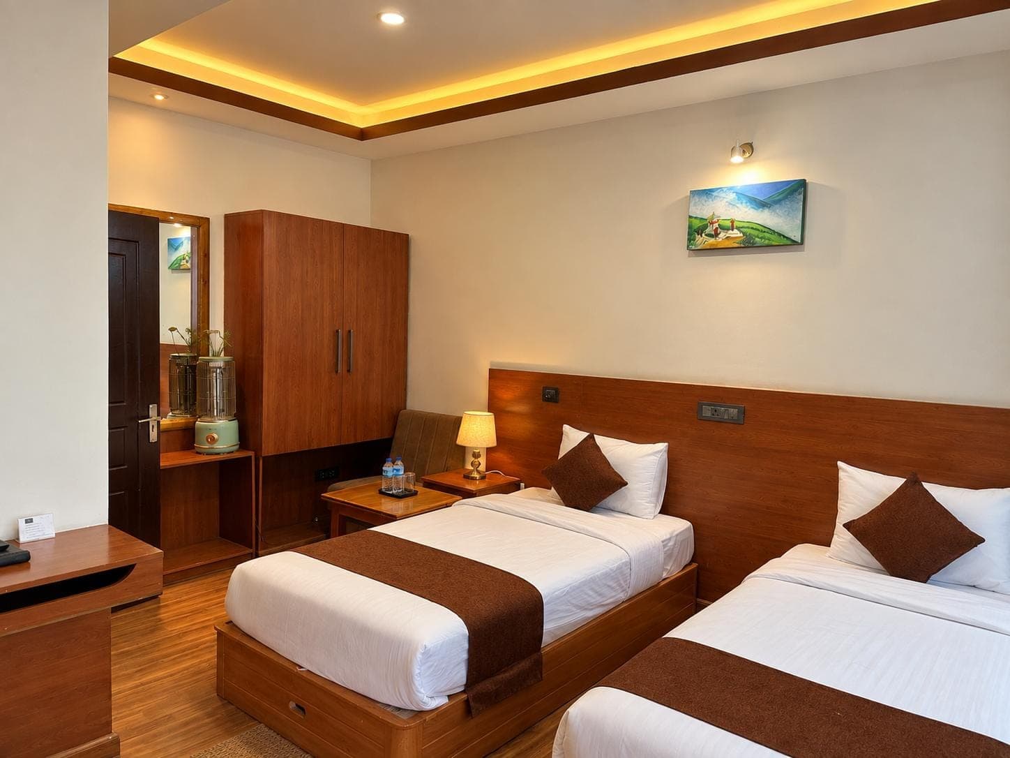 Back-facing twin room with two beds, wardrobe and bedside lamp